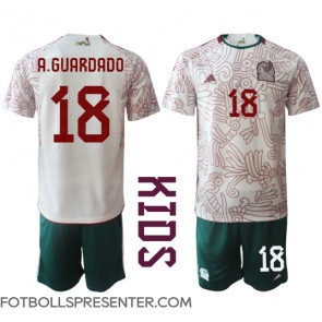 Mexiko Andres Guardado #18 Bortatröja Barn VM 2022 Kortärmad (+ korta byxor)